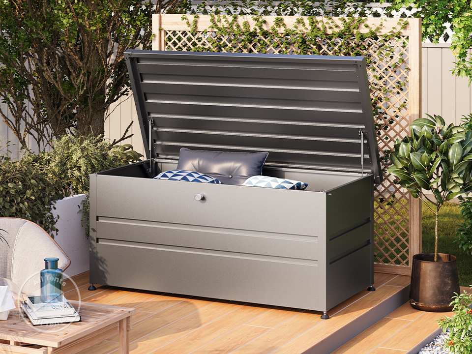 Our 162x84x72 cm garden box is lockable and ideal for storing