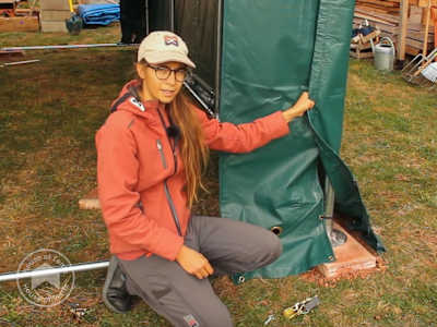 Assembly of the frame and the tarpaulin of the storage tent