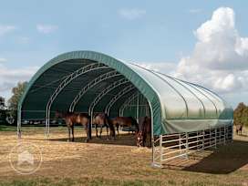10x10 m Abri cheval, Bâche PVC, vert foncé, type de sol : terre 10x10 m Abri cheval, Bâche PVC, vert foncé, type de sol : terre
