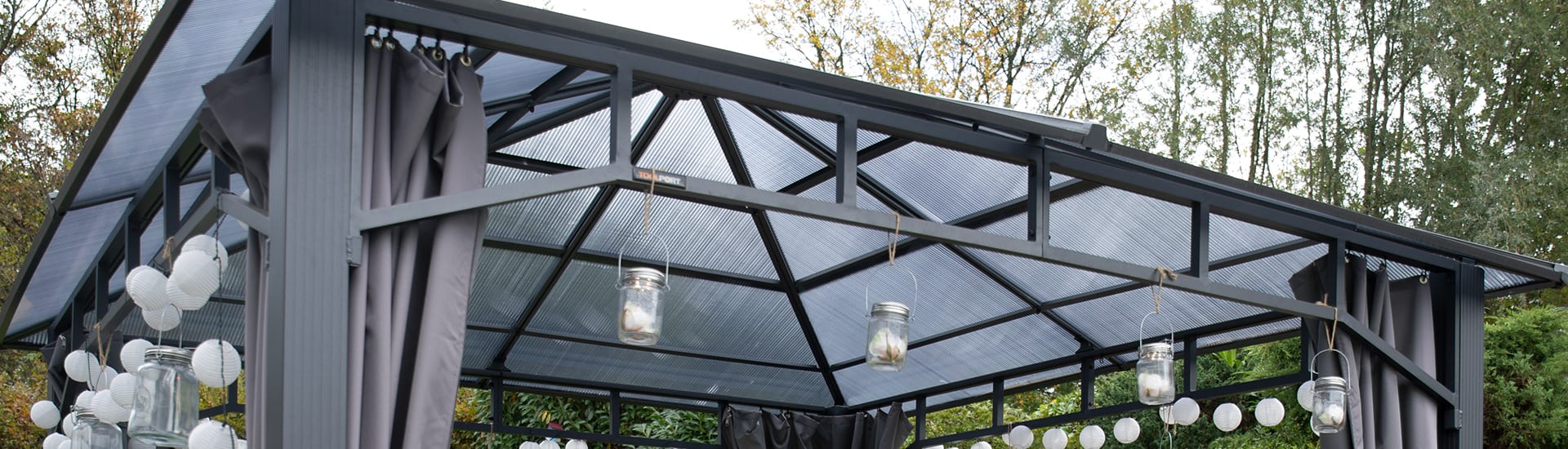 Tonnelle de jardin avec toit polycarbonate