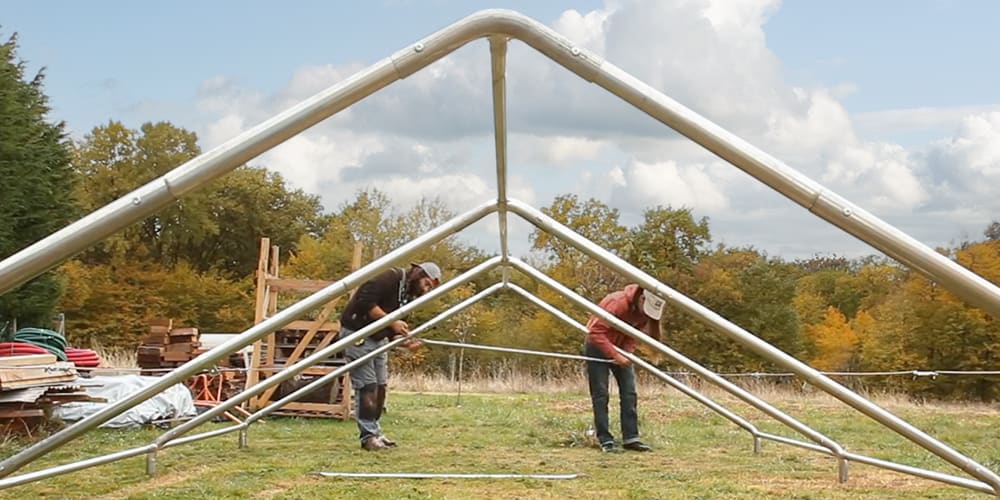 Construction d'une structure de tente de stockage