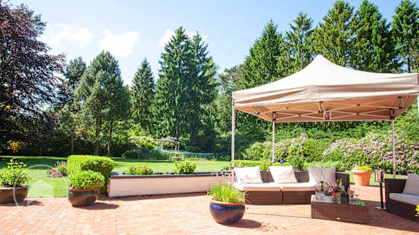 Barnum pliant sur terrasse