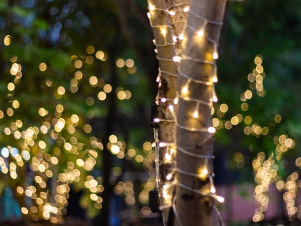 Déco de Noël extérieur : 20 idées lumineuses pour le jardin et la façade