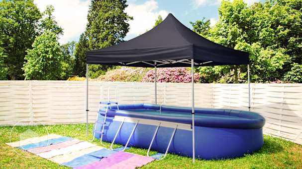 Piscine avec pavillon pliable