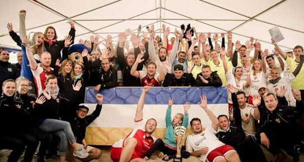 Jubilation dans la tente de sport