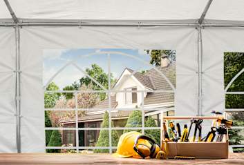 Une tente de réception comme atelier de jardin
