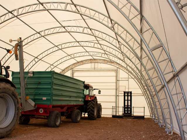 Abri agricole pour stationner les véhicules