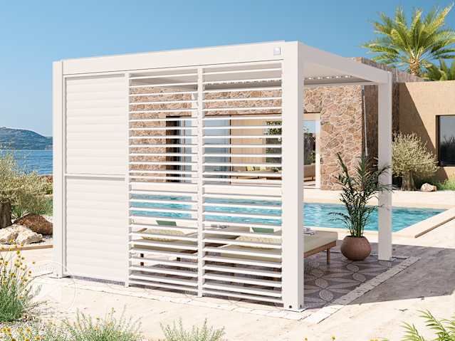 Pergola blanche avec persienne