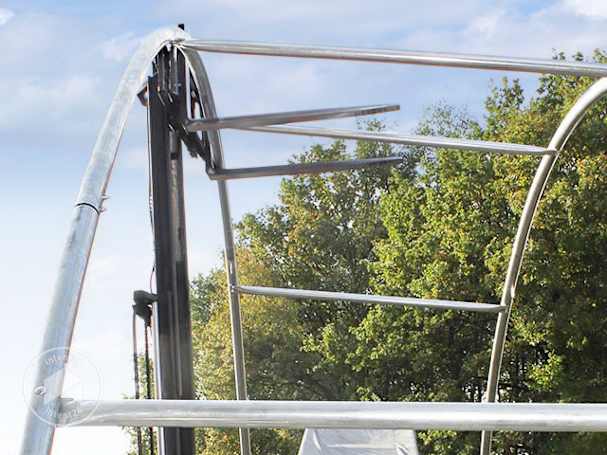 Abri sur container avec structure acier solide