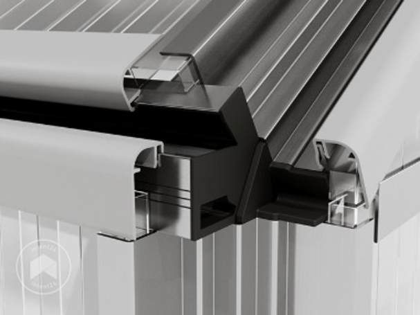 Montage des parois latérales d'une serre