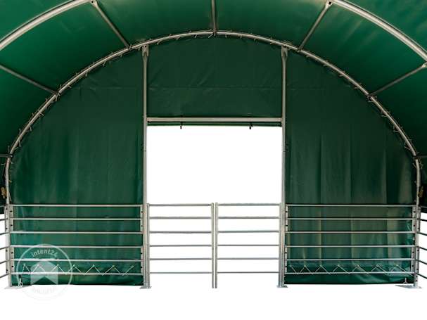 Bâche de pignon pour abri à chevaux