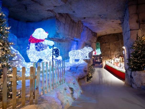 Indoor kerstmarkt gemeentegrot Valkenburg
