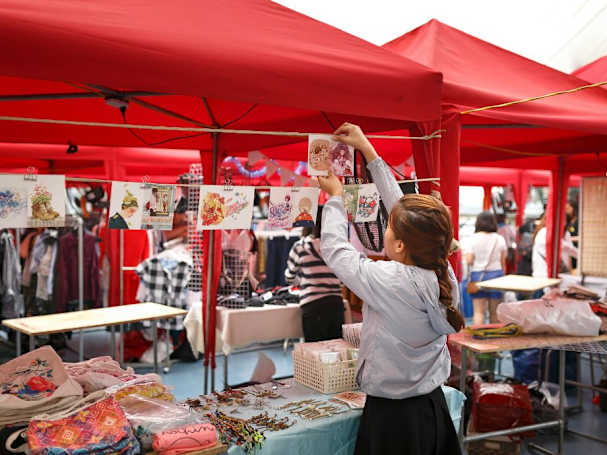 Marktkraam voor vlooienmarkt