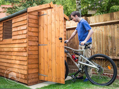 Houten fietsschuur