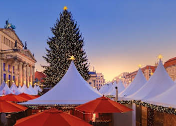 Leukste kerstmarkten - Indoor kerstmarkt gemeentegrot Valkenburg