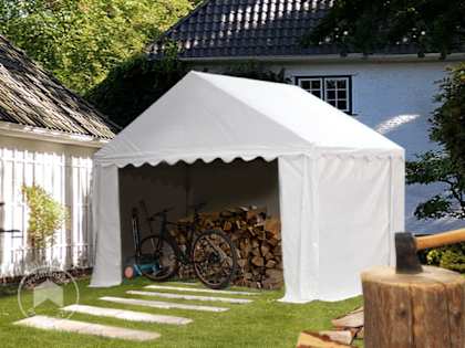 Kleine garagetent als houtopslag