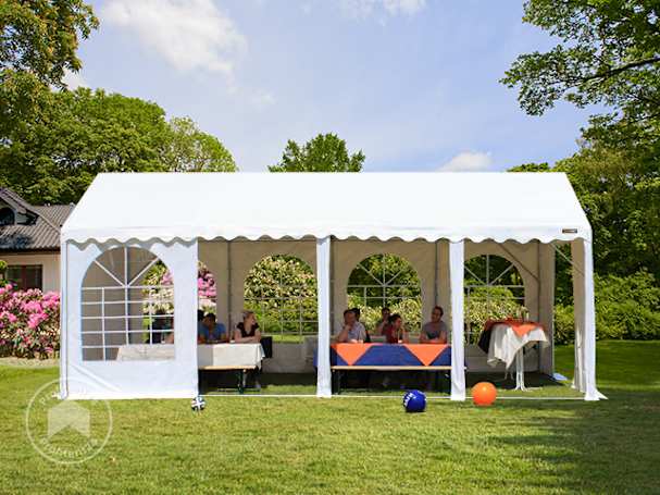 PE partytent voor een feestje in de tuin