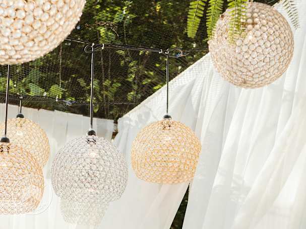 Pergola met sfeervolle verlichting