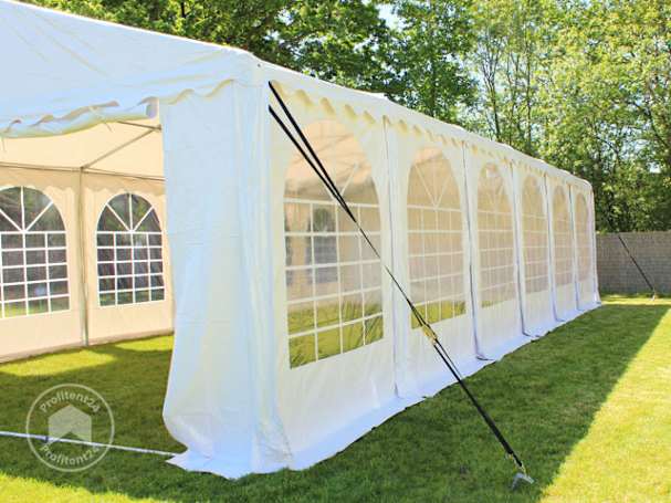 Stormbestendige partytent met stormbeveiliging