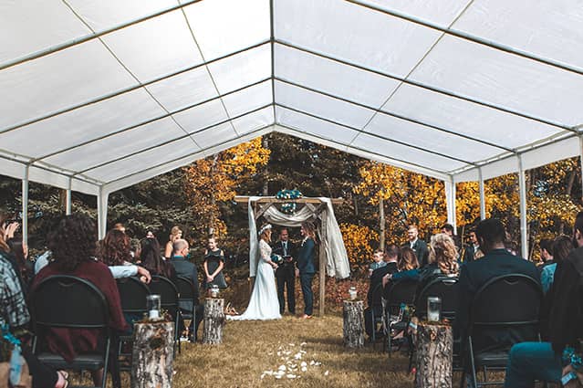 Die Hochzeit im Partyzelt feiern