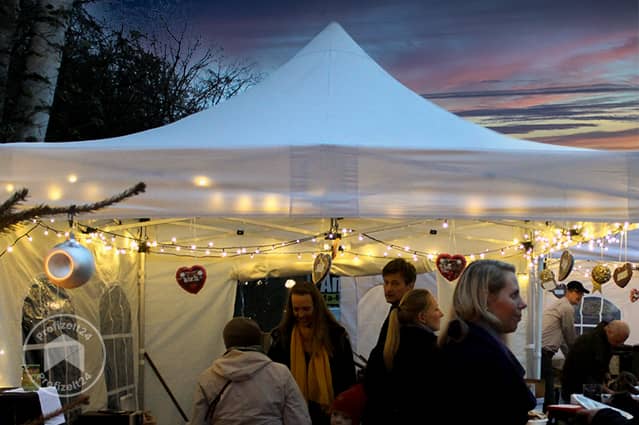 Faltpavillon auf dem Weihnachtsmarkt