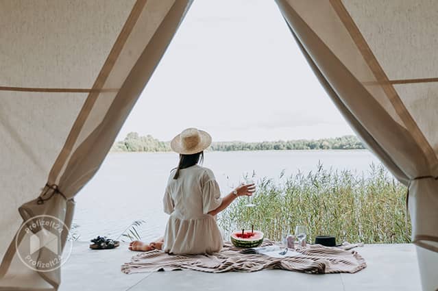 In einem Gartenpavillon glampen