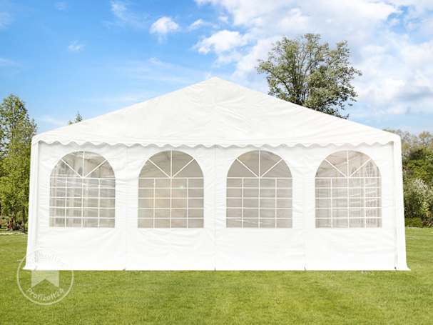 Das Partyzelt mit Fenster-Giebelseiten ausstatten