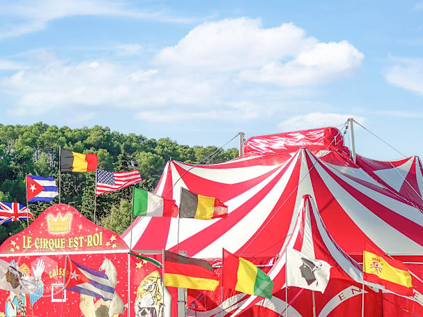 Ein Zirkuszelt der heutigen Zeit