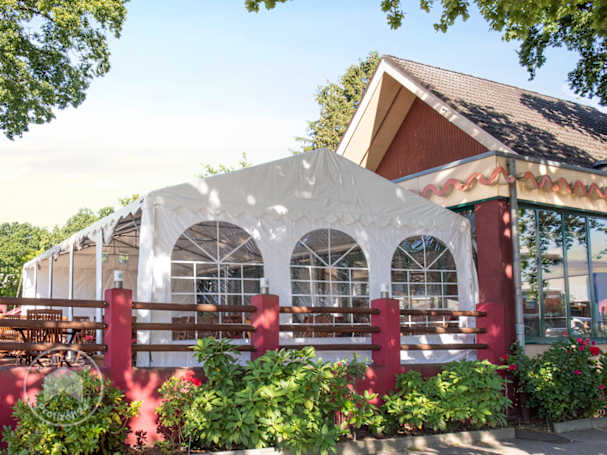 Außenansicht eines Partyzeltes als Gastronomiezelt