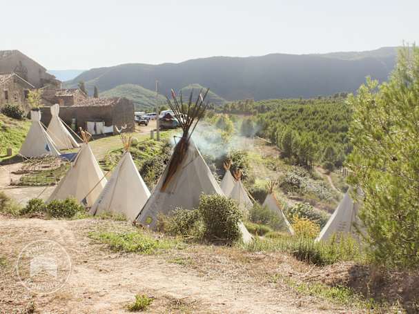Ein Dorf aus Tipi-Zelten