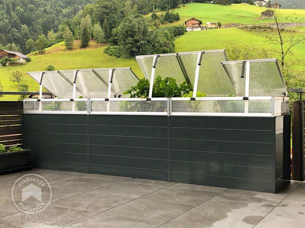 Ein robustes Hochbeet mit passendem Frühbeetaufsatz