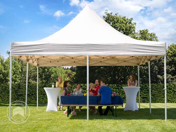 Den Faltpavillon 3x6 m im Garten einsetzen