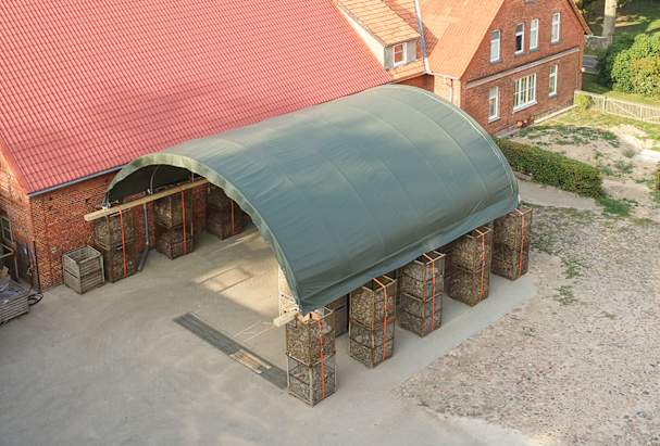 Die robuste Container-Überdachung als praktisches Lager bei der Kartoffelernte einsetzen