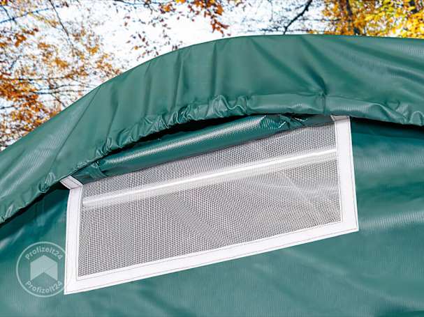 Integrierte Fenster zur Belüftung der Bootsgarage