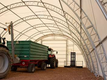 Maschinen in der Rundbogenhalle