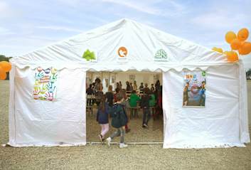 Partyzelt auf dem Charity-Event