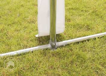 Partyzelt mit Bodenrahmen ausstatten