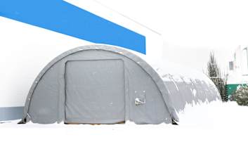 Partyzelt gegen Wind absichern