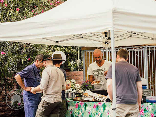 Einen mobilen Faltpavillon als flexibles Verkaufszelt einsetzen