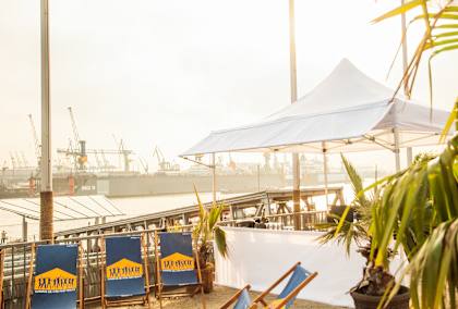 Ein mobiler Faltpavillon als Wetterschutz