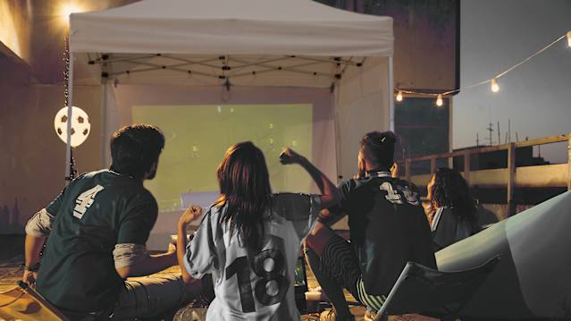 Den Faltpavillon als Open-Air Kino nutzen