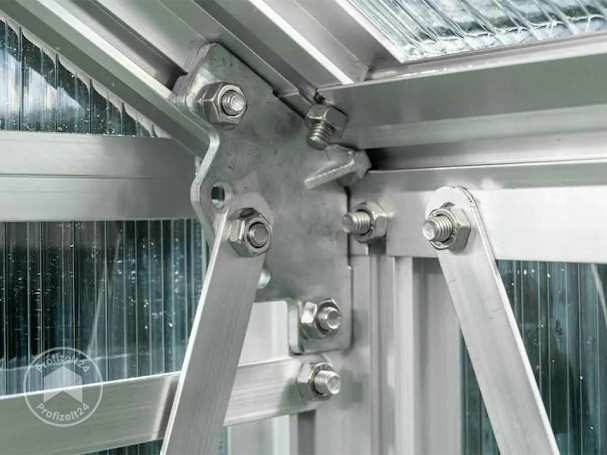 Winterfestes Balkon-Gewächshaus dank robuster Aluminium-Konstruktion