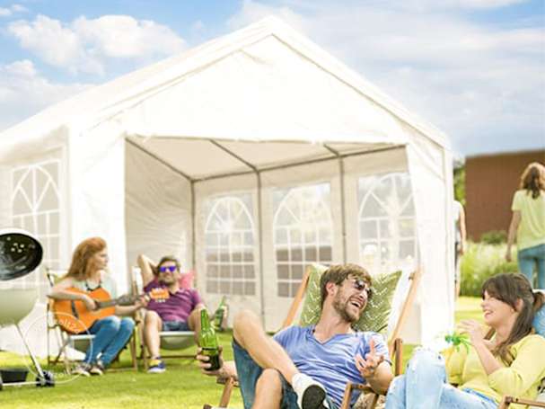 Einen wasserdichter Pavillon 3x6 m im Garten