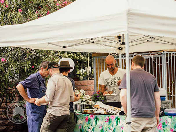 Schnell aufzubauende Faltpavillons als ideale Verkaufszelte