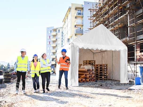Robuste Lagerzelte 3x6 m als perfekte Arbeits- und Materialräume auf Baustellen