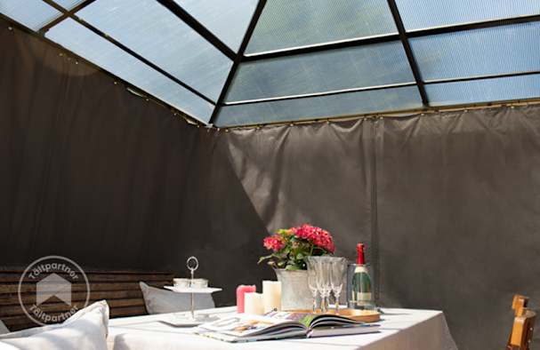 Trädgårdspaviljong innifrån