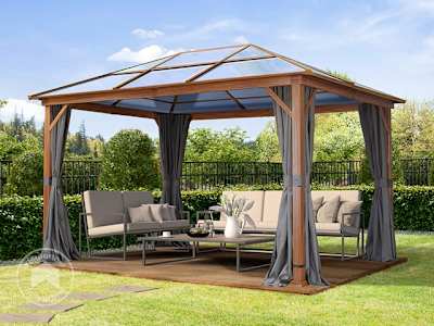 Den naturglade havepavillon med tag af polykarbonat