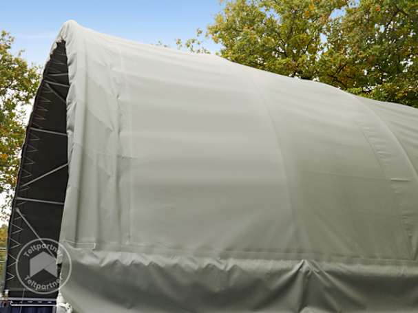 Container med kraftig PVC-presenning