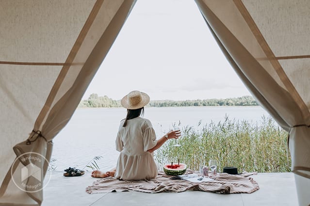 Meravigliosa tenda per fare glamping sul lago