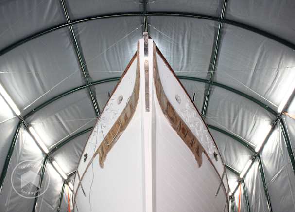 Barca nella tenda garage
